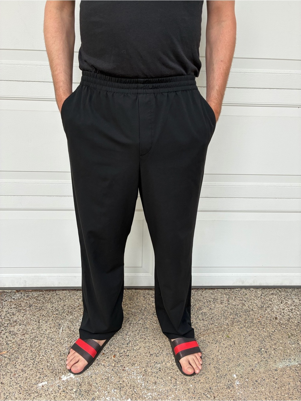 Uniqlo Men’s Black Straight-Leg Drawstring Pants, size 30-31 waist